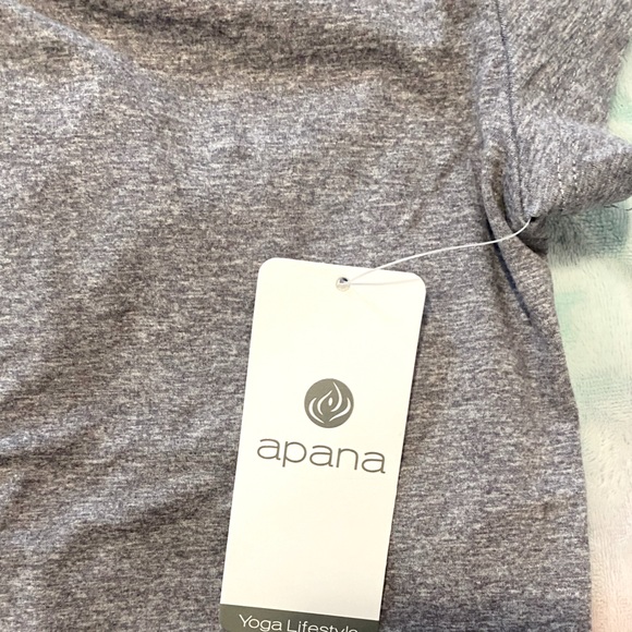 💜APANA💜Purple V-neck short sleeved yoga/ workout tee. Size Medium.Brand new. - Picture 3 of 9